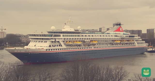Balmoral turning on the Scheldt at Antwerp, 2016