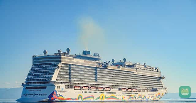 Norwegian Encore leaving Ogden Point, Victoria, in May 2026.