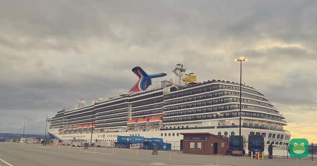 Carnival Spirit at Ogden Point, Victoria, British Columbia, in May 2025