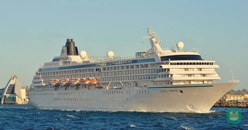 Crystal Symphony leaving Fremantle, 2018