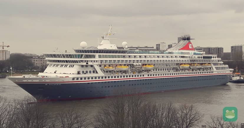 Balmoral turning on the Scheldt at Antwerp, 2016