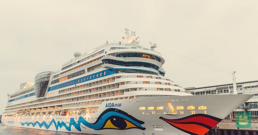 AIDAmar in Hamburg, 2015